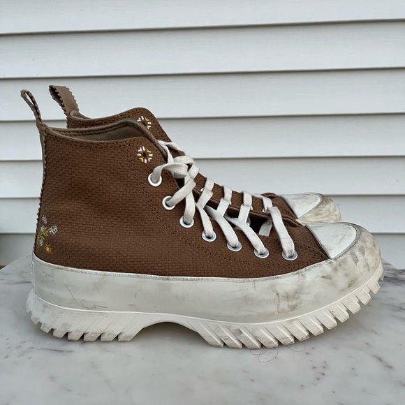 Converse Women's Chuck Taylor All Star Lugged 2.0 Sneaker - Picture 2 of 4